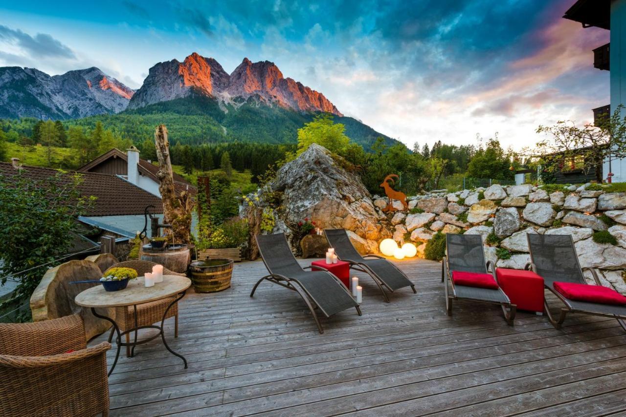 Bayern Resort Hotel - Adults Only - Mit Zugspitzblick - Eibsee-Naehe - Wellnessbereich - Naturpool Im Sommer Grainau Kültér fotó